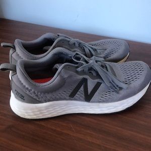 New Balance tennis shoes